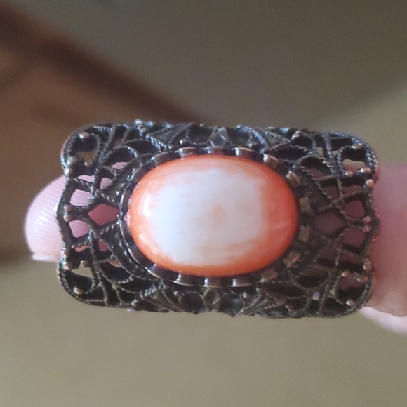 Antique large coral cabochon intricate openwork design floral & leaf - Picture 3 of 9